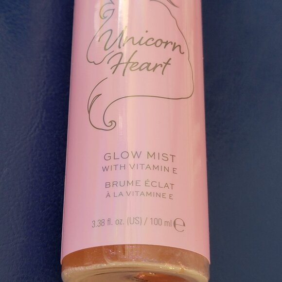 New Revolution Beauty Limited Edition Unicorn heart glow mist - Picture 3 of 9